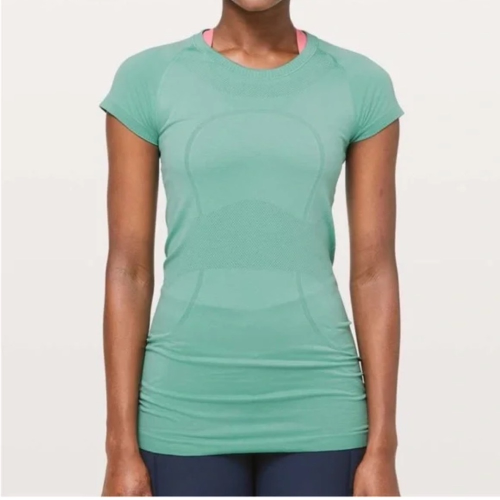 Lululemon swiftly tech short sleeve top
Size 0
Blue green shade “aqua mint”